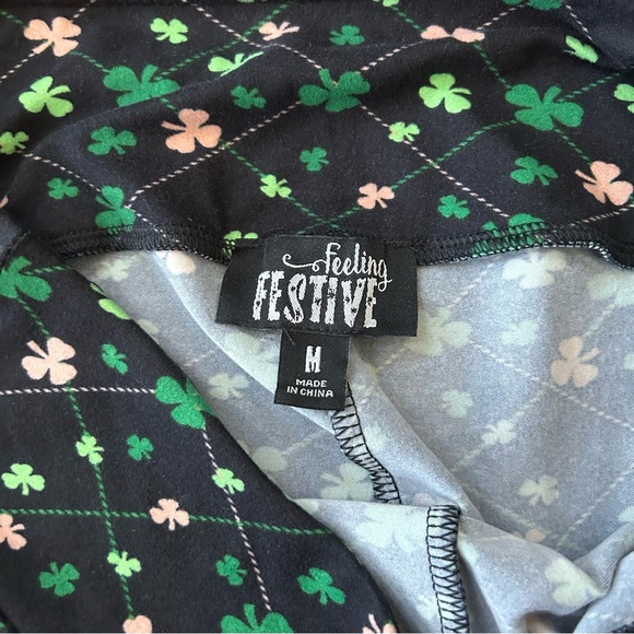 Feeling Festive shamrocks leggings size medium - Picture 3 of 9